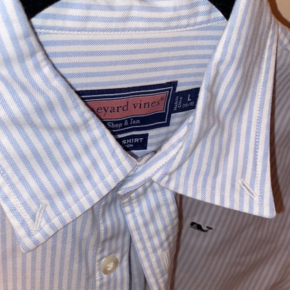 Vineyard Vines button down shirt - Picture 2 of 2